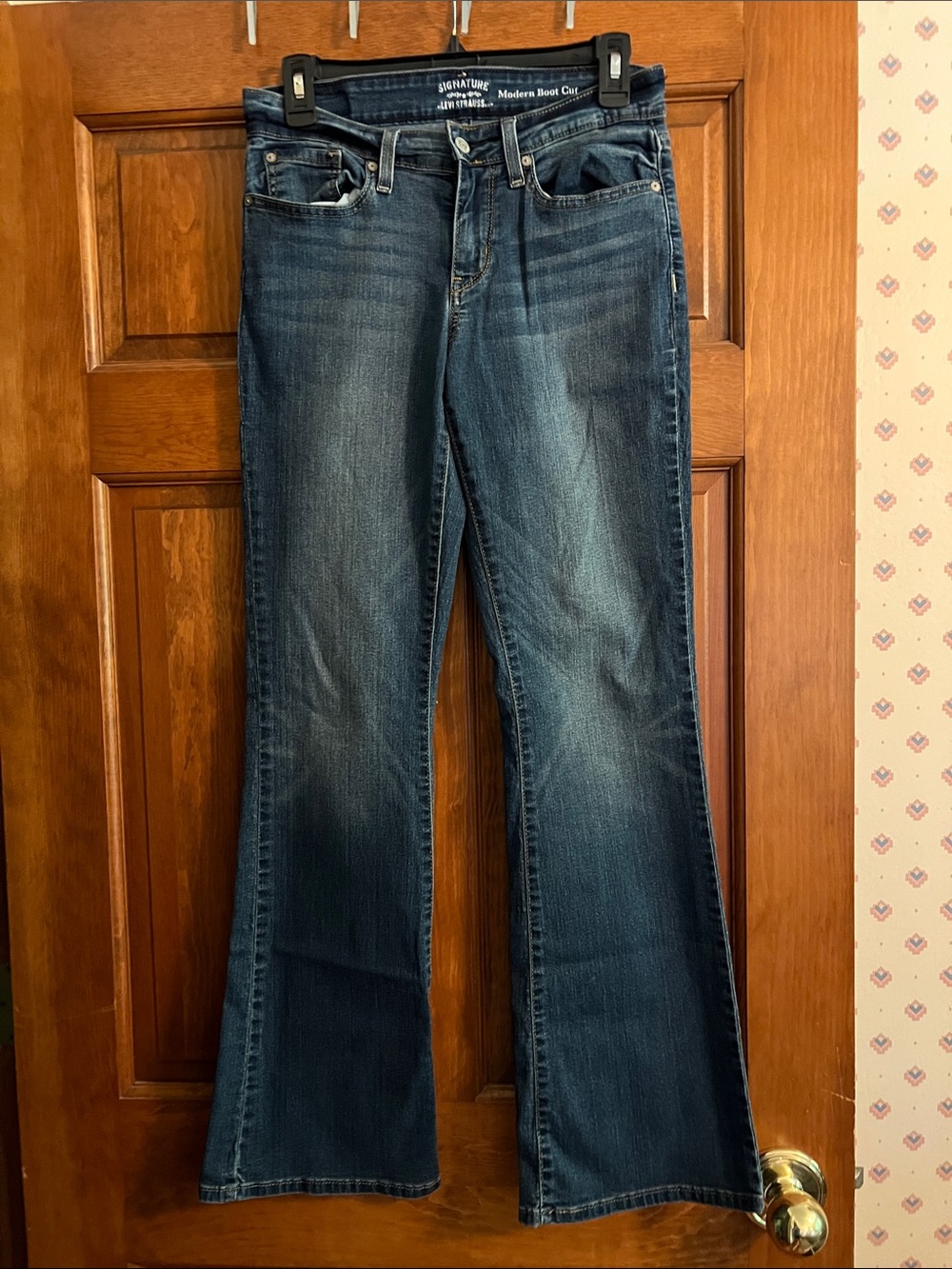 Women’s Signature Levi Strauss Dark Blue Modern Boot Cut Jeans